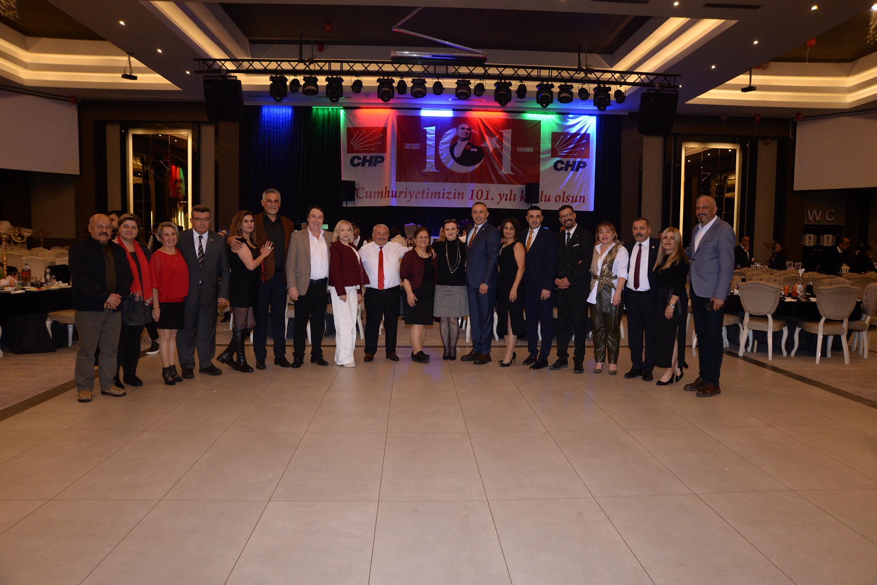 CHPâ€™LÄ°LER CUMHURÄ°YET BAYRAMIâ€™NI KUTLADI